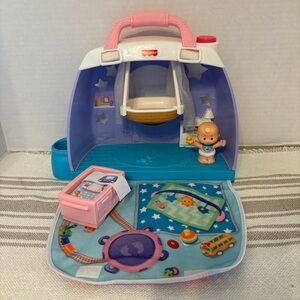 Fisher Price Little People Cuddle and Play Nursery Playset 2019